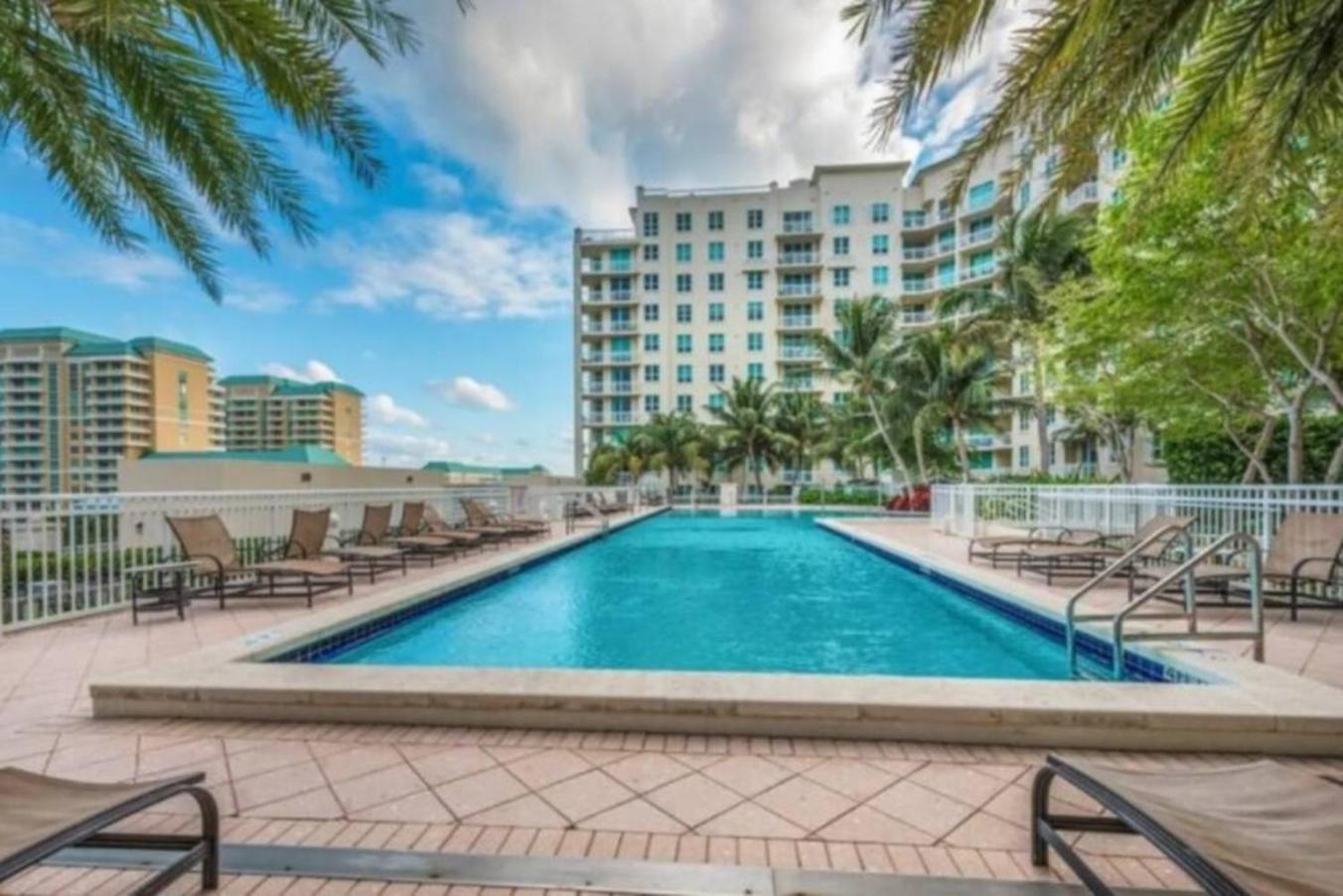 Apartment In Casa Costa Condo!Beach Pass Included بوينتون المظهر الخارجي الصورة